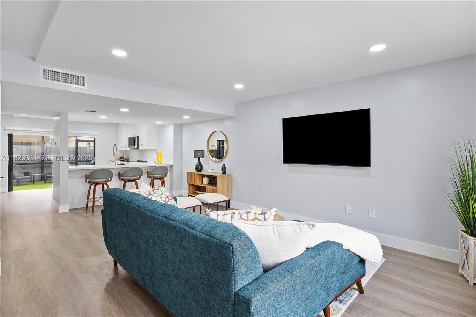 10053 Southwest 77th Court Miami, FL 33156 - Photo 4 of 25