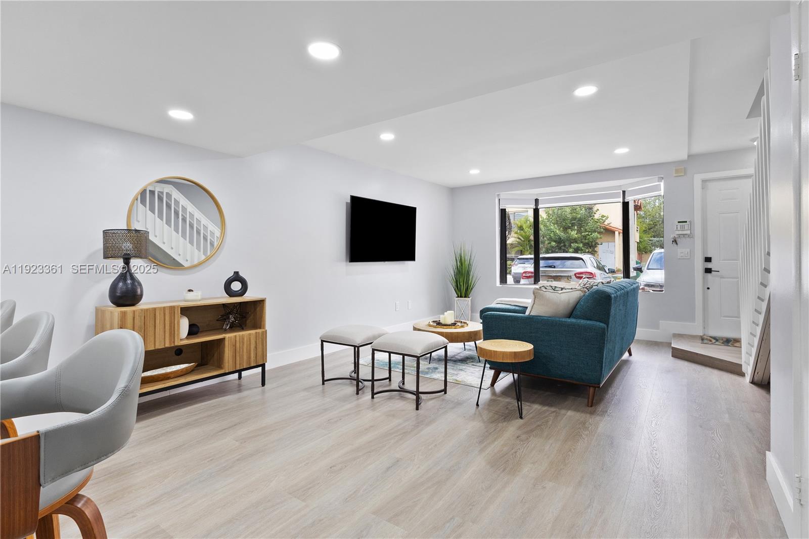 10053 Southwest 77th Court Miami, FL 33156 - Photo 5 of 25