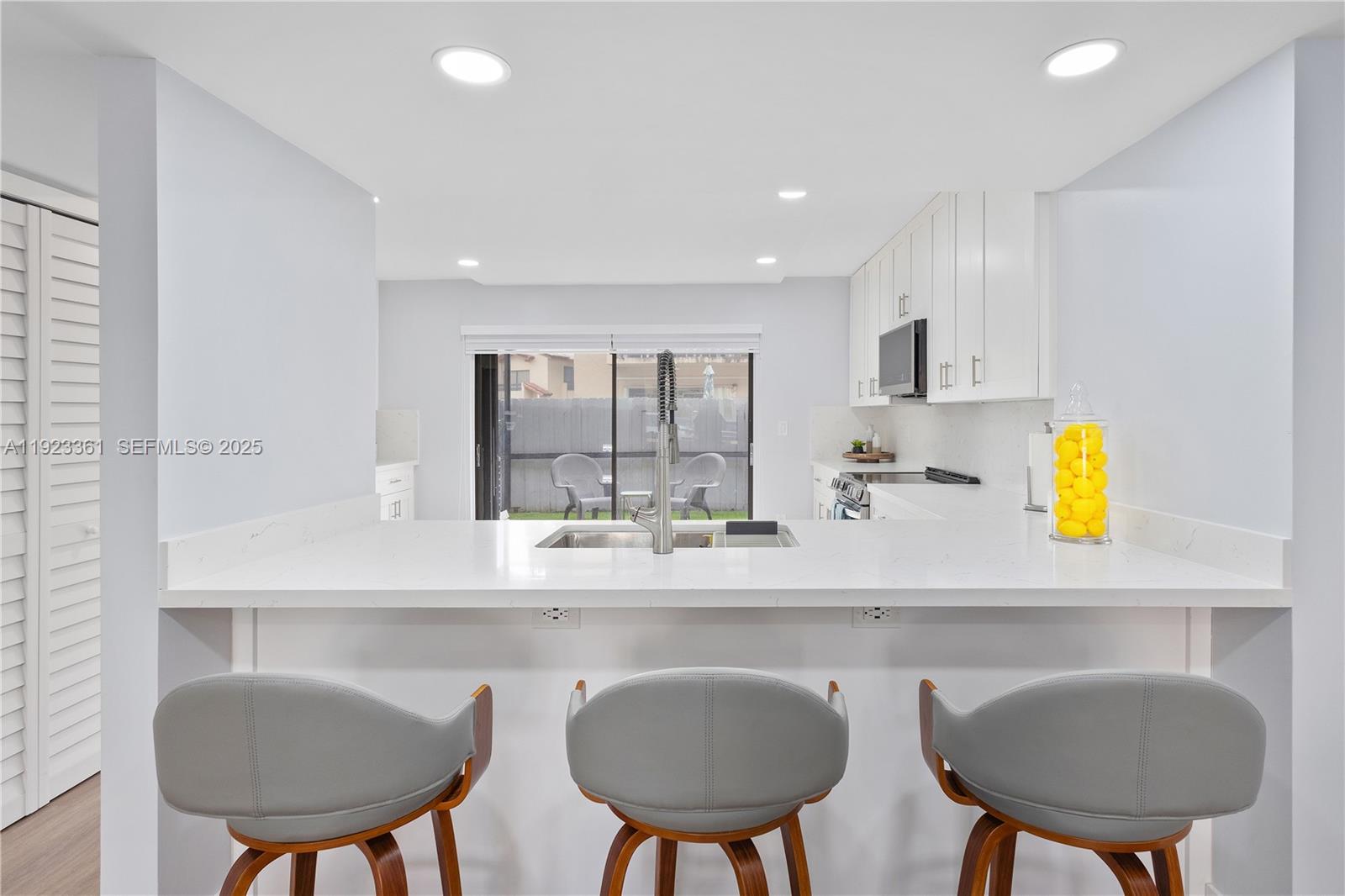 10053 Southwest 77th Court Miami, FL 33156 - Photo 8 of 25