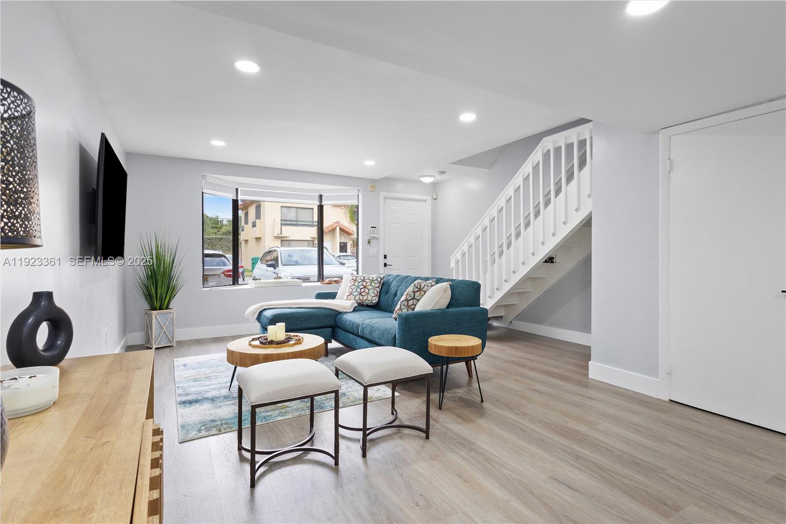 10053 Southwest 77th Court Miami, FL 33156 - Photo 9 of 25