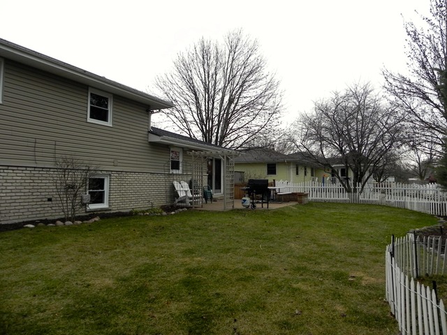 1034 Southgate Road New Lenox, IL 60451 - Photo 20 of 21 a view of a house with backyard and sitting area
