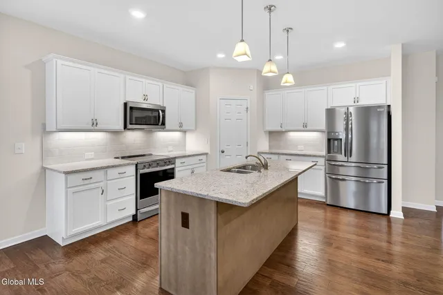 $574,800 | 16 Hearthstone Drive, Halfmoon, NY 12065