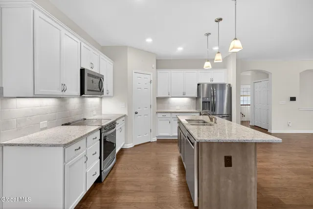 $574,800 | 16 Hearthstone Drive, Halfmoon, NY 12065