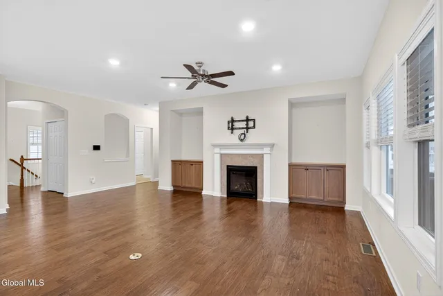 $574,800 | 16 Hearthstone Drive, Halfmoon, NY 12065