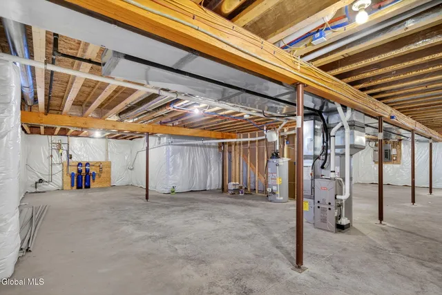 $574,800 | 16 Hearthstone Drive, Halfmoon, NY 12065