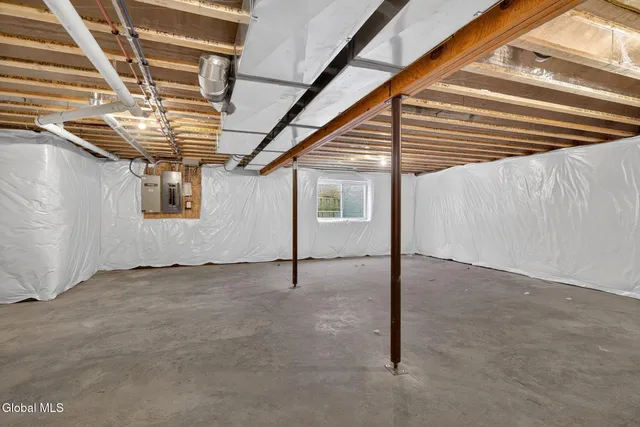 $574,800 | 16 Hearthstone Drive, Halfmoon, NY 12065