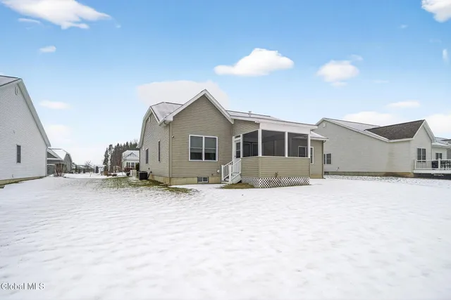 $574,800 | 16 Hearthstone Drive, Halfmoon, NY 12065