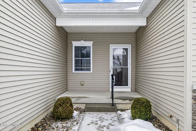 $574,800 | 16 Hearthstone Drive, Halfmoon, NY 12065