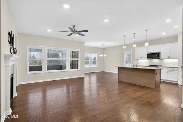 $574,800 | 16 Hearthstone Drive, Halfmoon, NY 12065