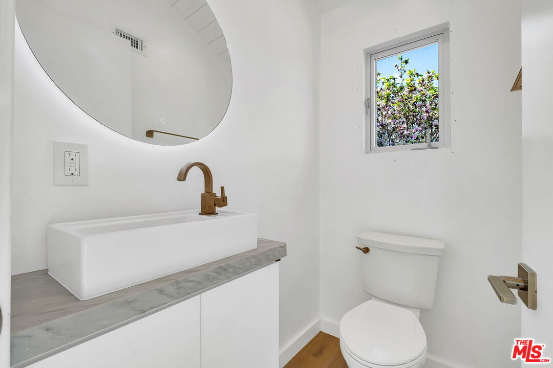 5317 Valley Ridge Avenue Los Angeles, CA 90043 - Photo 11 of 52