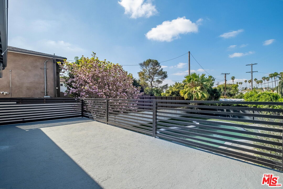 5317 Valley Ridge Avenue Los Angeles, CA 90043 - Photo 12 of 52