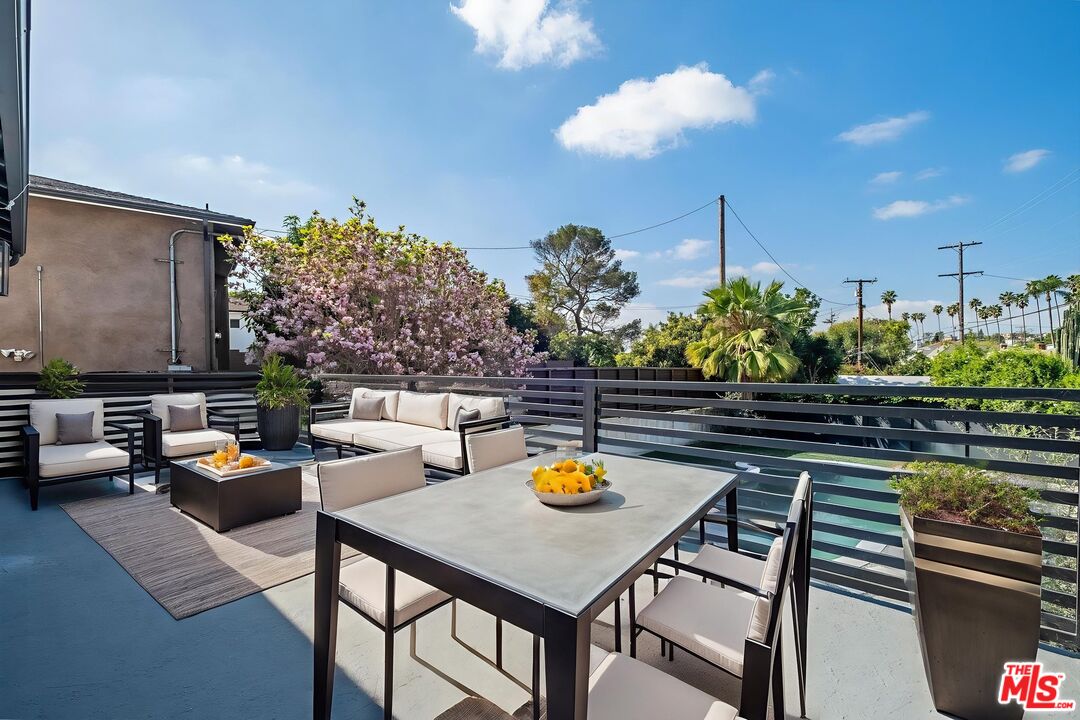 5317 Valley Ridge Avenue Los Angeles, CA 90043 - Photo 13 of 52