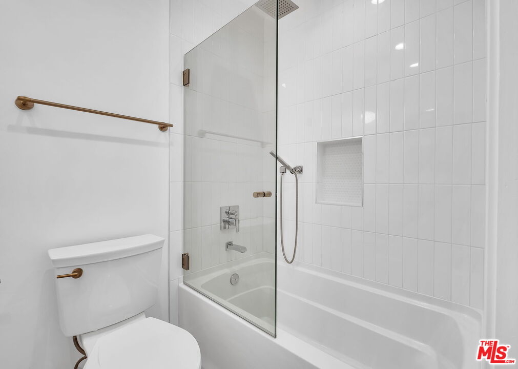 5317 Valley Ridge Avenue Los Angeles, CA 90043 - Photo 17 of 52