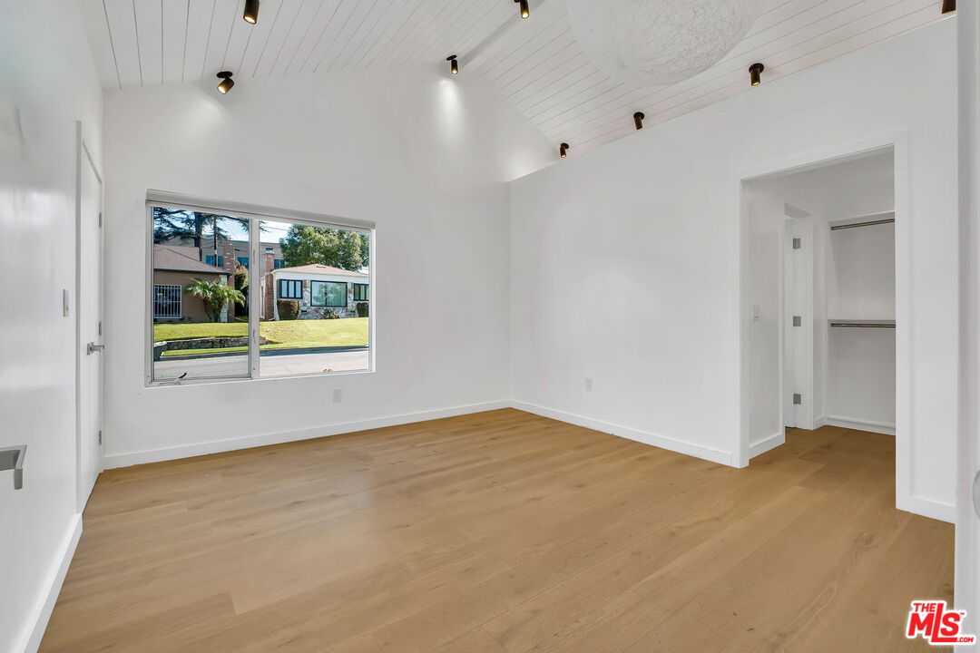 5317 Valley Ridge Avenue Los Angeles, CA 90043 - Photo 19 of 52