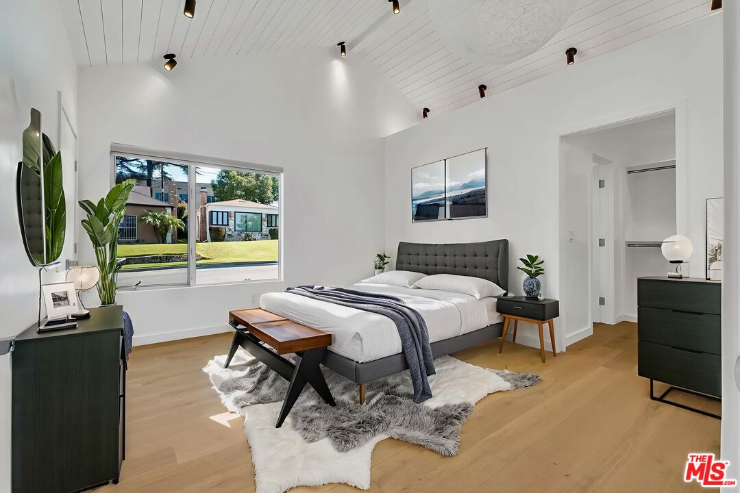 5317 Valley Ridge Avenue Los Angeles, CA 90043 - Photo 20 of 52