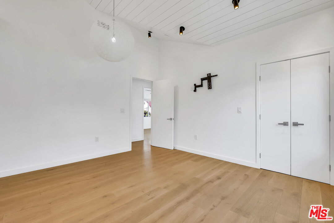 5317 Valley Ridge Avenue Los Angeles, CA 90043 - Photo 21 of 52