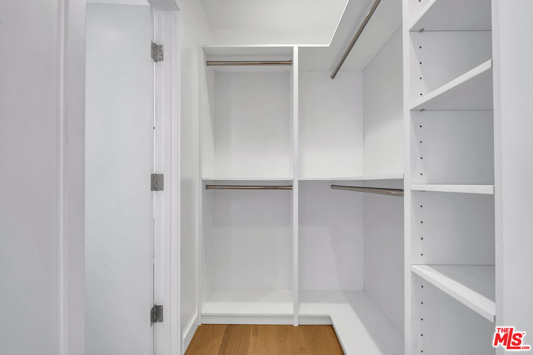 5317 Valley Ridge Avenue Los Angeles, CA 90043 - Photo 22 of 52