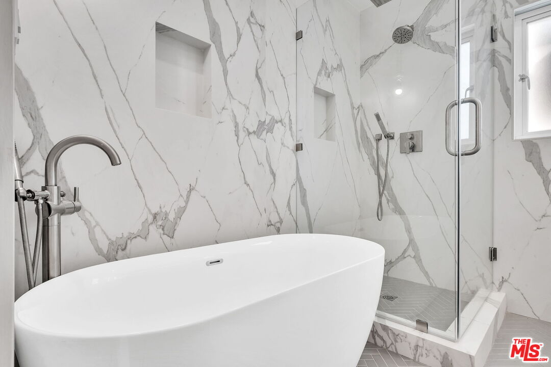 5317 Valley Ridge Avenue Los Angeles, CA 90043 - Photo 23 of 52