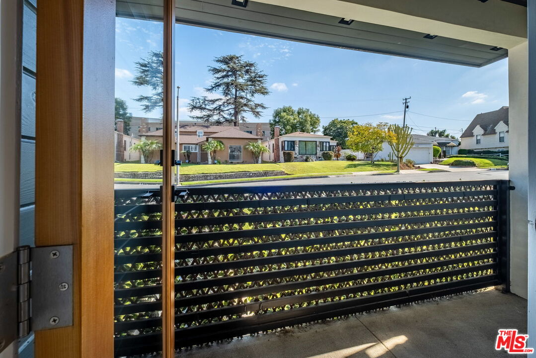 5317 Valley Ridge Avenue Los Angeles, CA 90043 - Photo 30 of 52