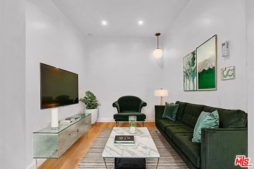 5317 Valley Ridge Avenue Los Angeles, CA 90043 - Photo 37 of 52