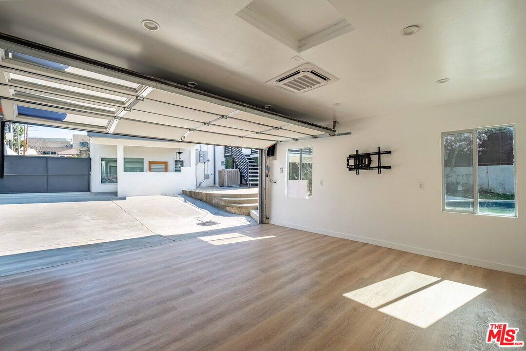 5317 Valley Ridge Avenue Los Angeles, CA 90043 - Photo 43 of 52