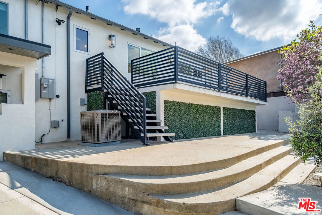 5317 Valley Ridge Avenue Los Angeles, CA 90043 - Photo 44 of 52