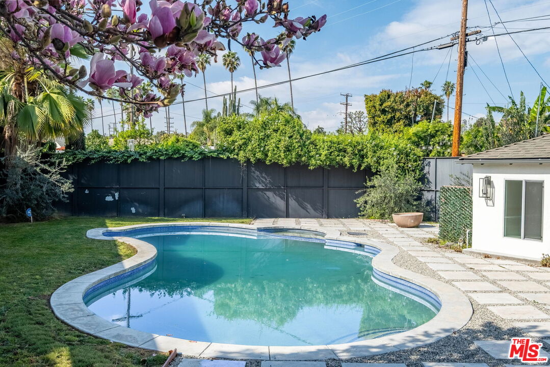 5317 Valley Ridge Avenue Los Angeles, CA 90043 - Photo 45 of 52