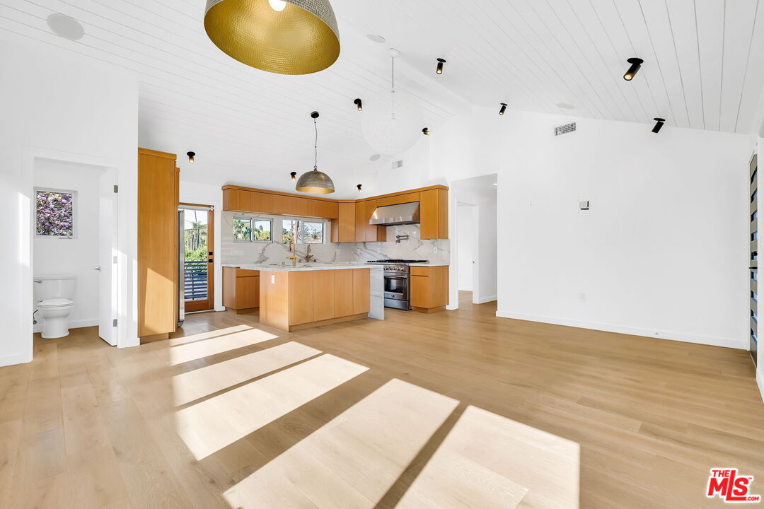 5317 Valley Ridge Avenue Los Angeles, CA 90043 - Photo 5 of 52