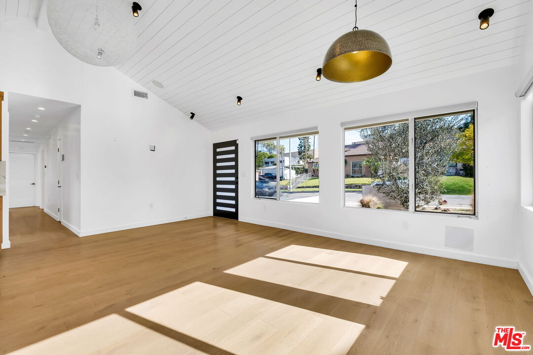 5317 Valley Ridge Avenue Los Angeles, CA 90043 - Photo 6 of 52