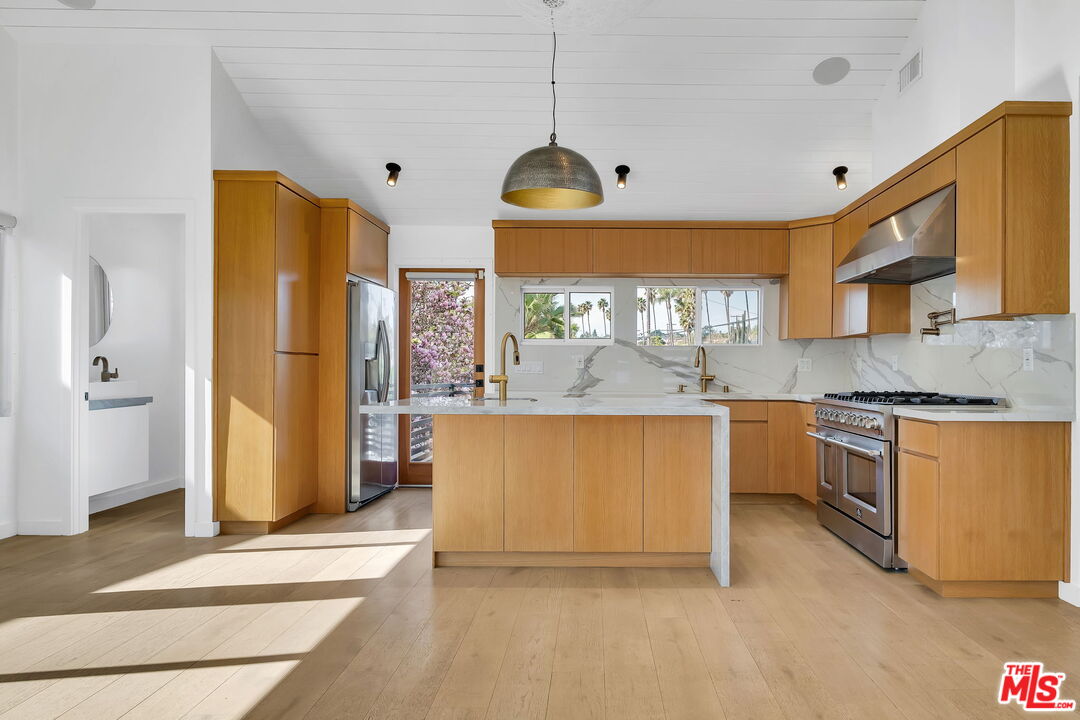 5317 Valley Ridge Avenue Los Angeles, CA 90043 - Photo 8 of 52