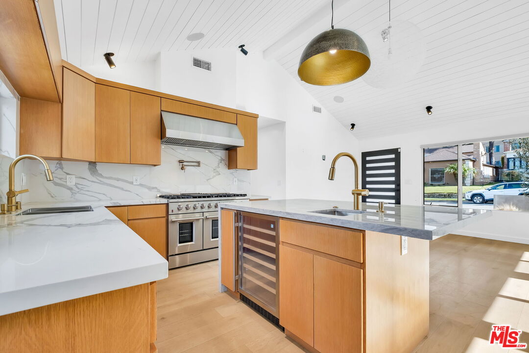 5317 Valley Ridge Avenue Los Angeles, CA 90043 - Photo 10 of 52