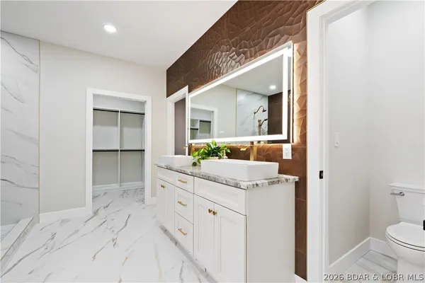 $3,200,000 | 257 Beachnut Drive, Sunrise Beach, MO 65079