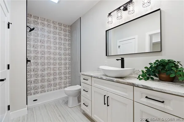 $3,200,000 | 257 Beachnut Drive, Sunrise Beach, MO 65079