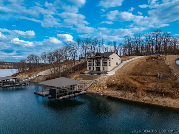 $3,200,000 | 257 Beachnut Drive, Sunrise Beach, MO 65079