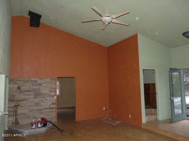 306 Jolly Road Seligman, AZ 86337 - Photo 4 of 20 333
