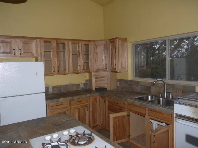 306 Jolly Road Seligman, AZ 86337 - Photo 6 of 20 P1150336