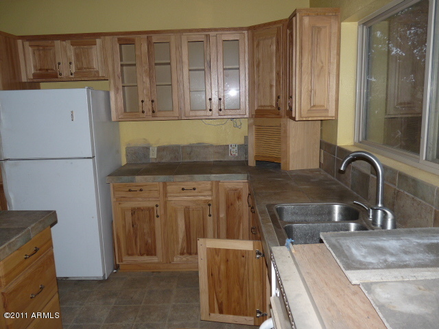 306 Jolly Road Seligman, AZ 86337 - Photo 7 of 20 P1150337