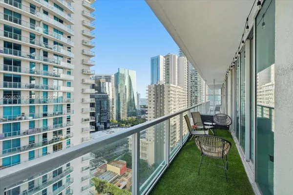 $4,200 | 1111 Southwest 1st Avenue, Unit 2420N, Miami, FL 33130
