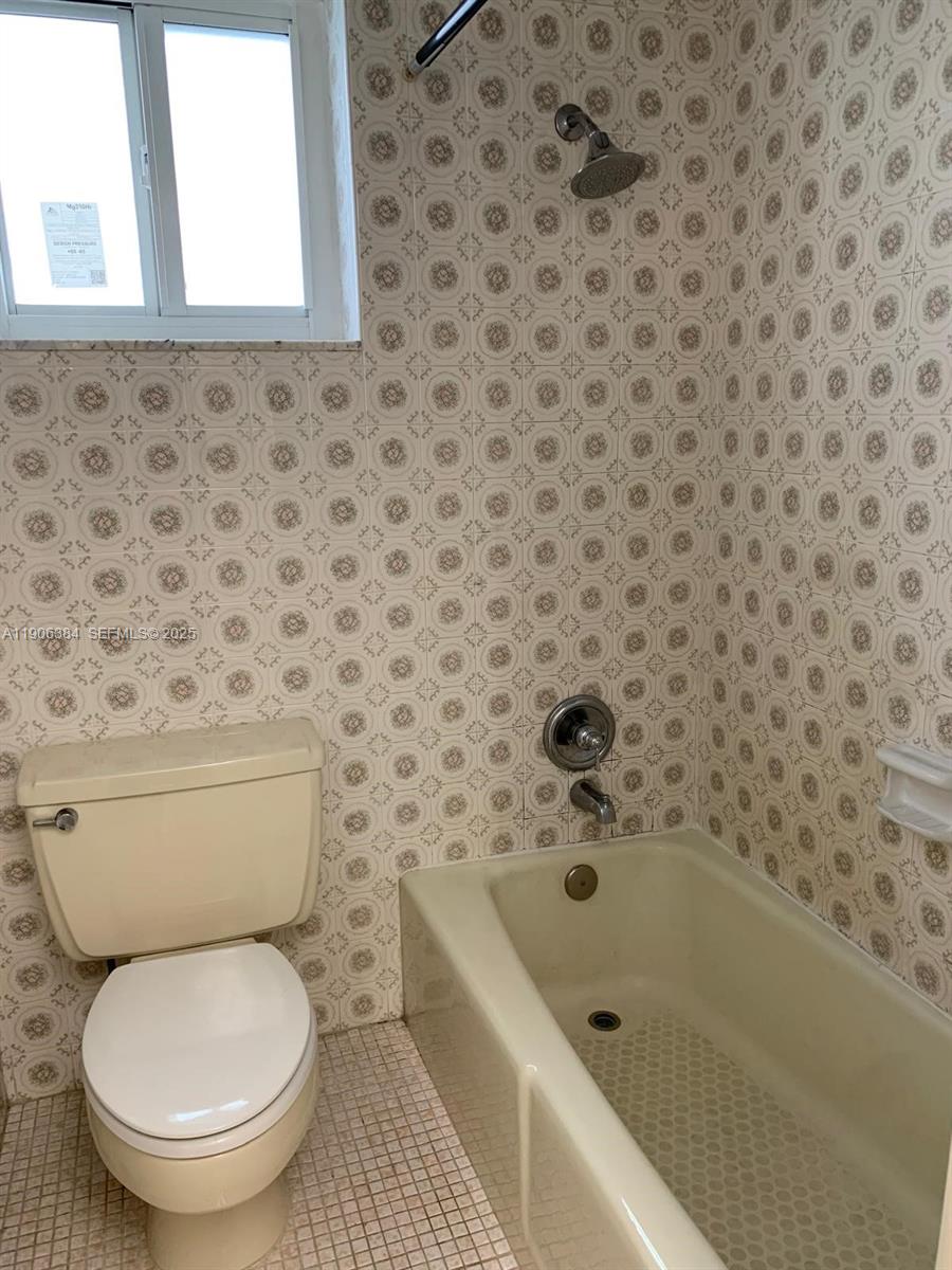 2690 Southwest 22nd Avenue, Unit 505 Miami, FL 33133 - Photo 18 of 21 a bathroom with a toilet and a bathtub