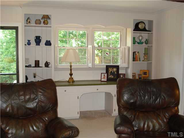 8916 Hunting Trail Raleigh, NC 27613 - Photo 16 of 21 Den/Family/Great Room