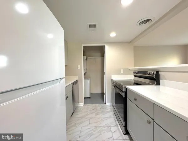 $1,950 | 9689 Hagel Circle, Unit 38/C, Lorton, VA 22079