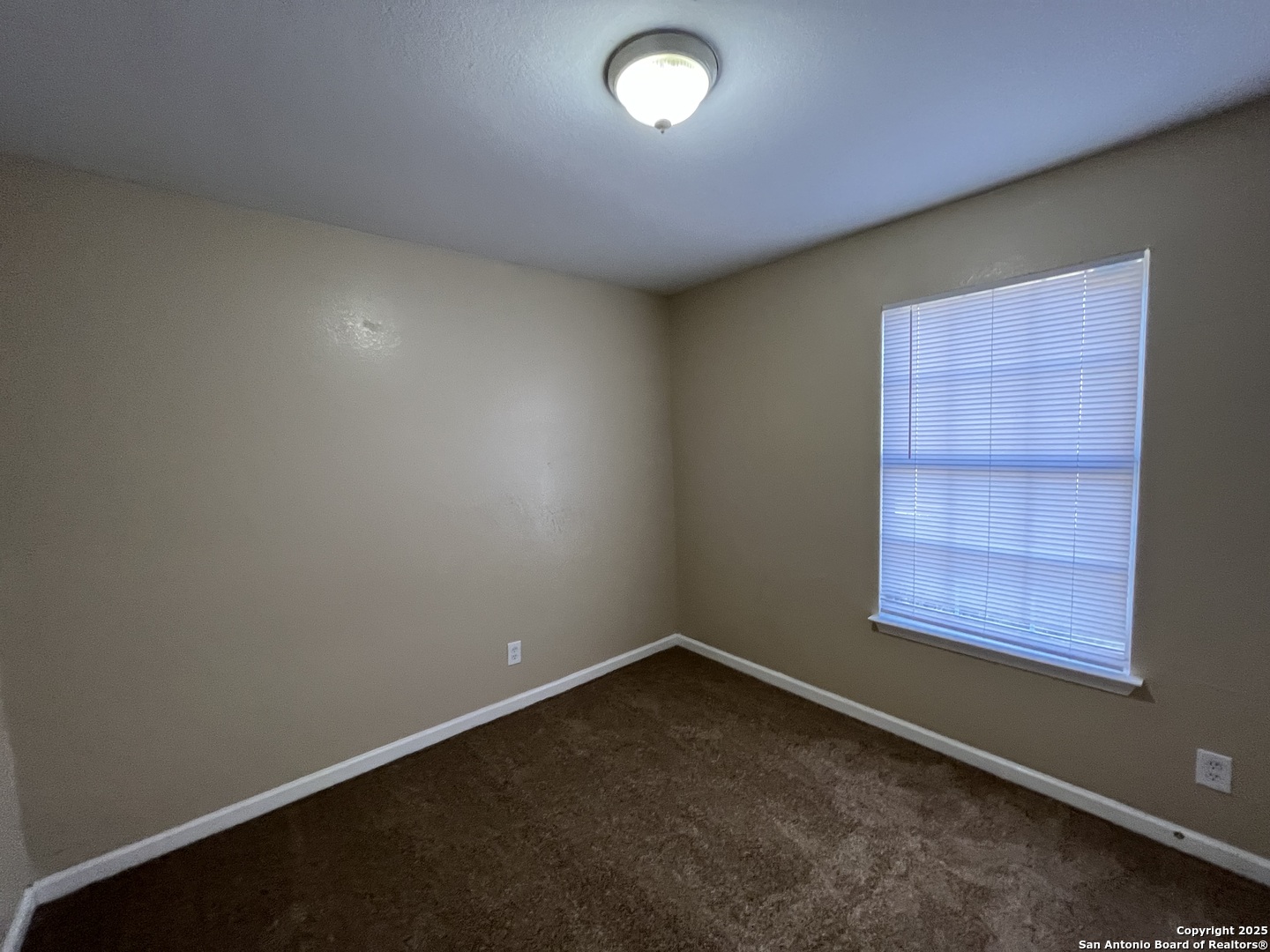 8806 Slumber Lane, Unit 101 Converse, TX 78109 - Photo 29 of 38 an empty room with a window