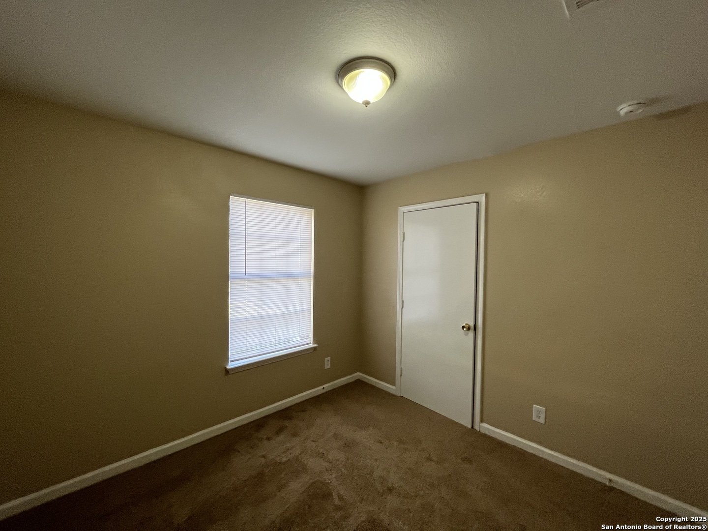 8806 Slumber Lane, Unit 101 Converse, TX 78109 - Photo 30 of 38 an empty room with windows