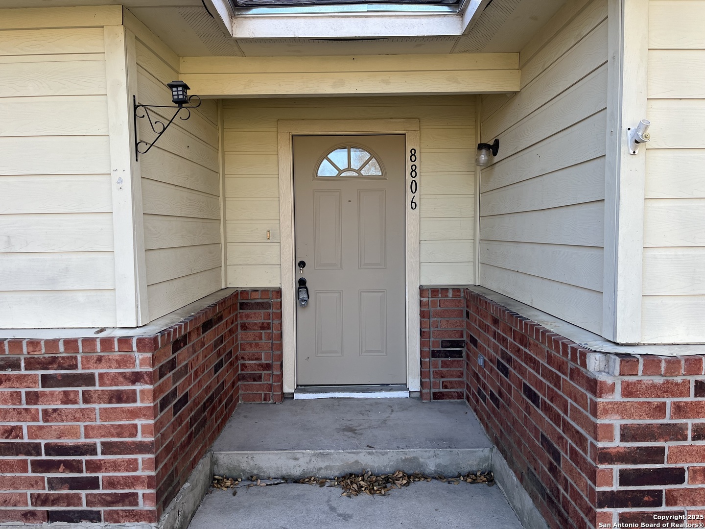 8806 Slumber Lane, Unit 101 Converse, TX 78109 - Photo 3 of 38 a front view of a house with a door