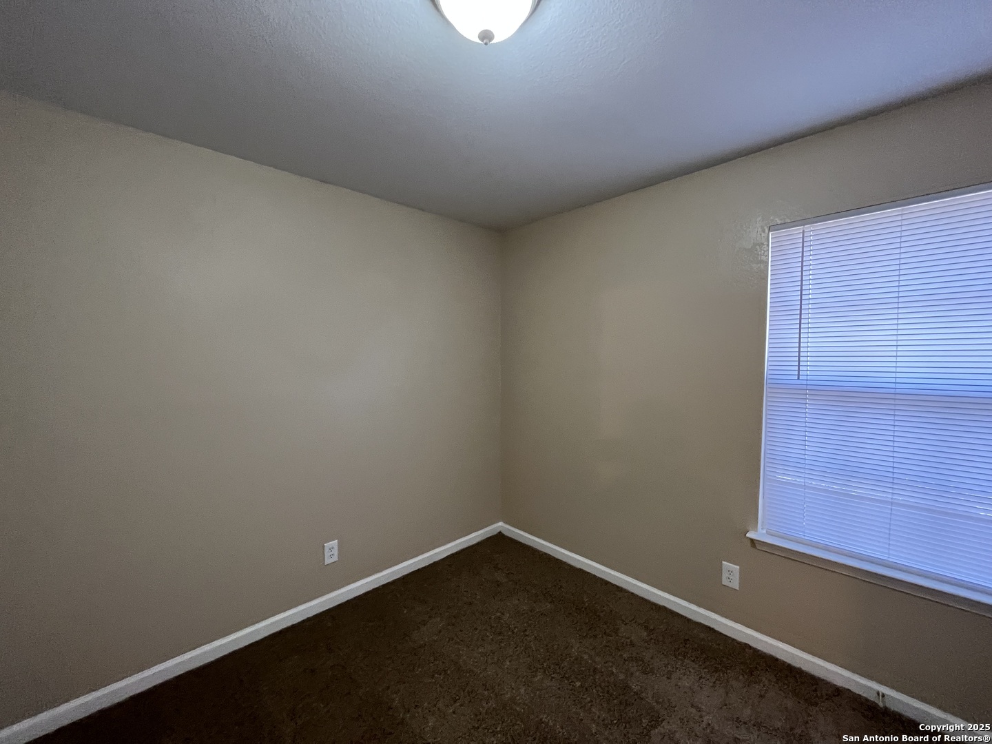 8806 Slumber Lane, Unit 101 Converse, TX 78109 - Photo 33 of 38 an empty room with a window