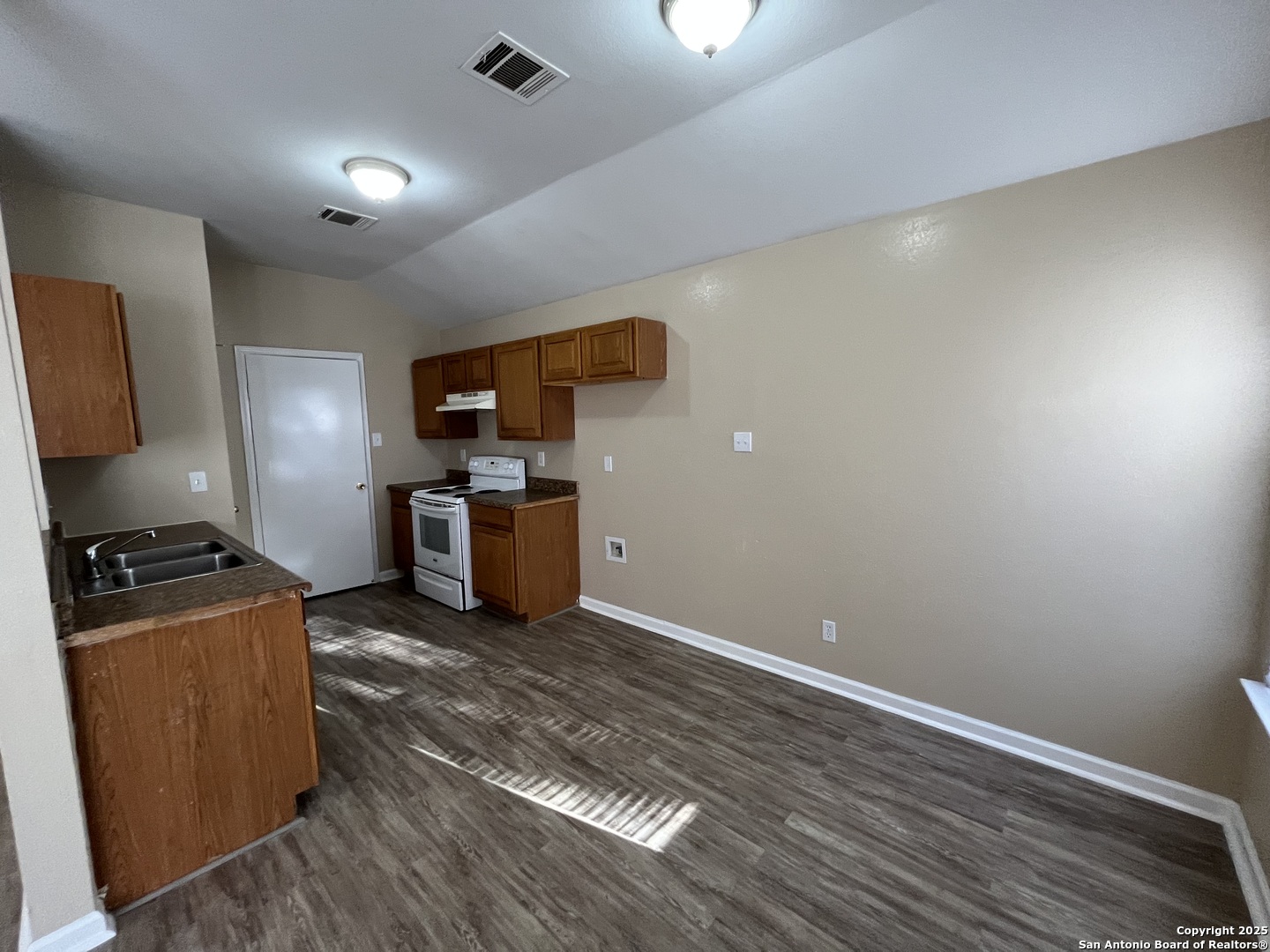 8806 Slumber Lane, Unit 101 Converse, TX 78109 - Photo 10 of 38 a kitchen with granite countertop a stove and a refrigerator