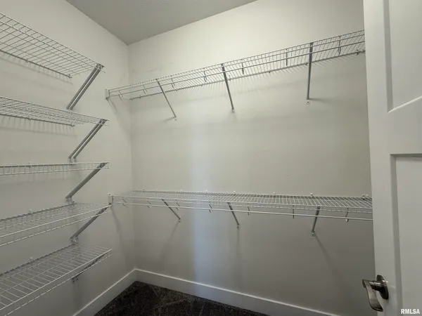 $2,950 | 4511 Castle Pines Drive, Springfield, IL 62711