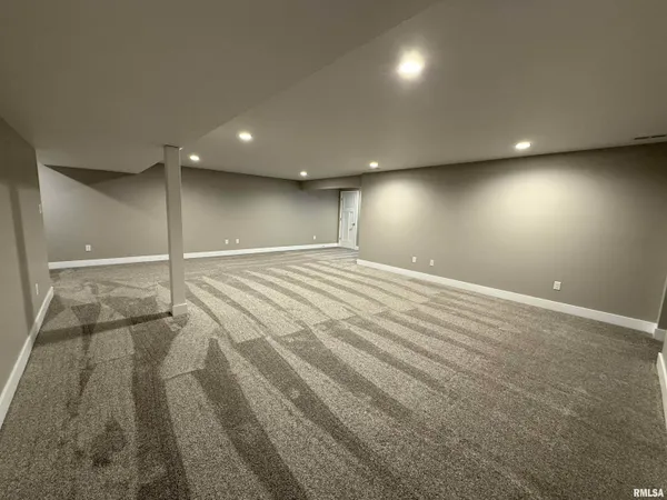 $2,950 | 4511 Castle Pines Drive, Springfield, IL 62711