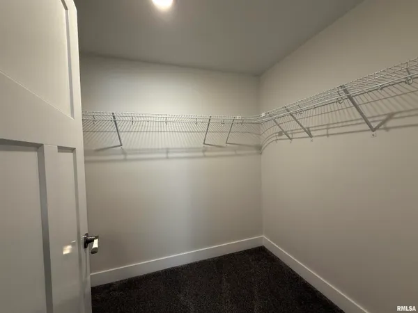 $2,950 | 4511 Castle Pines Drive, Springfield, IL 62711