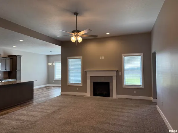 $2,950 | 4511 Castle Pines Drive, Springfield, IL 62711